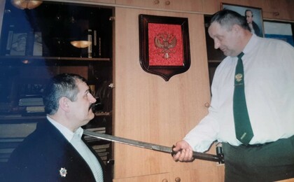 Нач. ФСИН Сысоев М.В. посвещает Ломизова в рыцари ФСИН